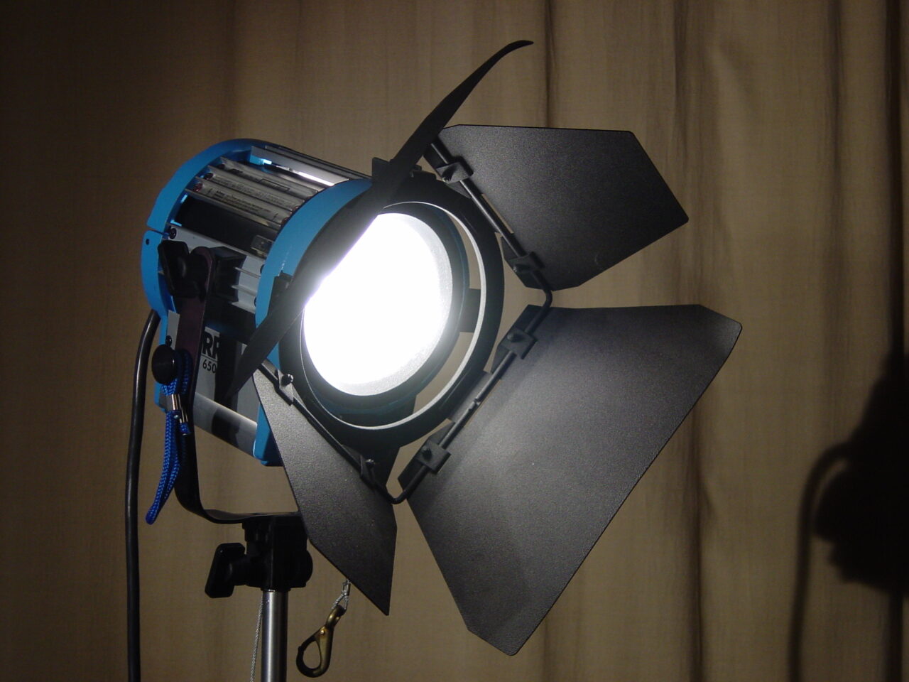 Fresnel-lampe med klaffer